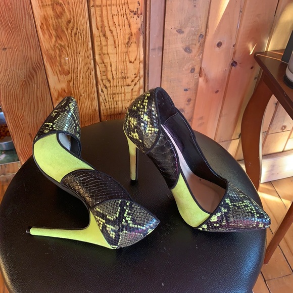 high heel shoe, never worn - Picture 1 of 2